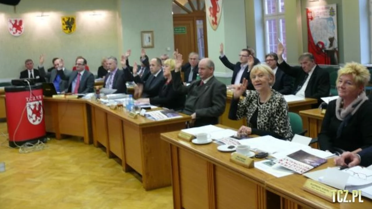 "Nie jest trudny - jest bardzo, bardzo trudny". Radni przyjęli budżet na 2013 rok