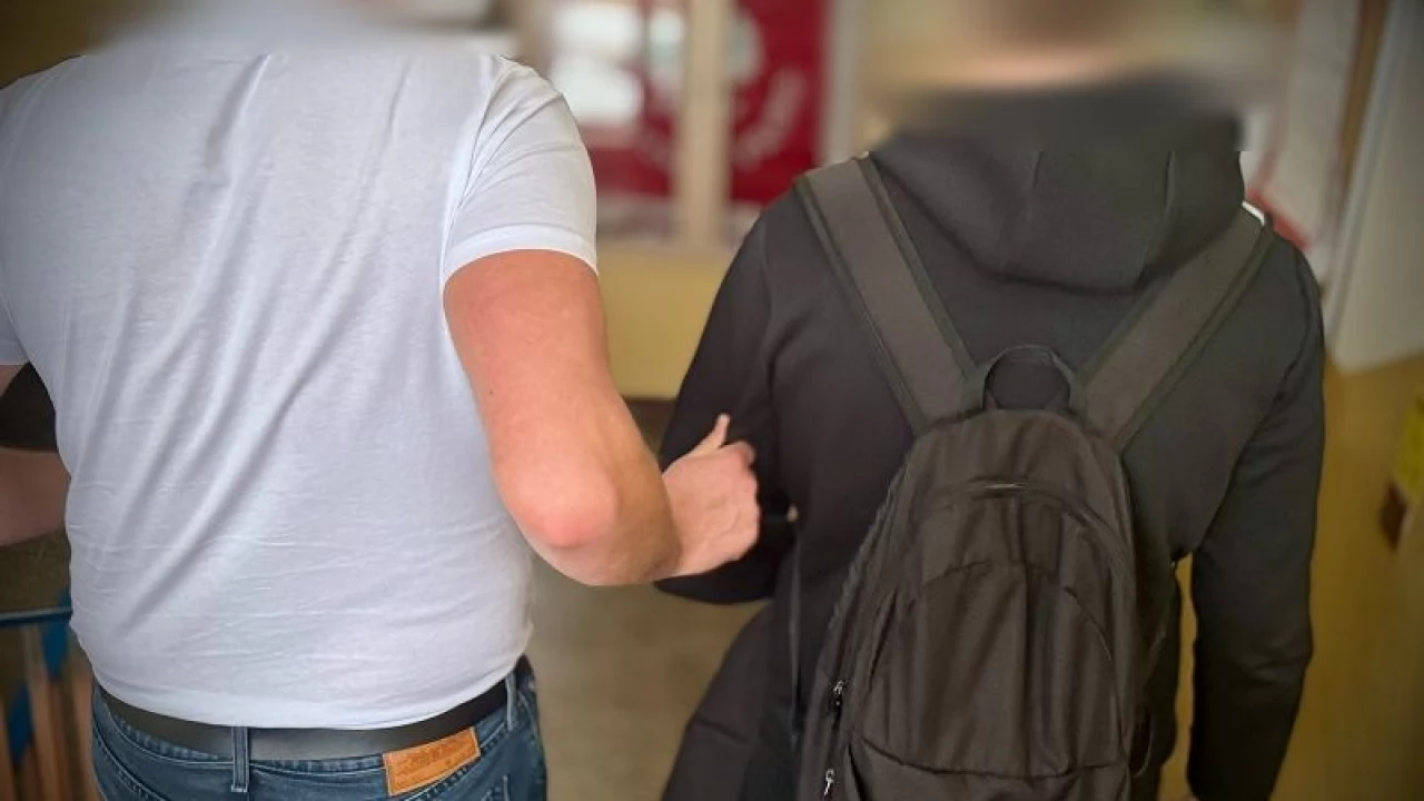 Pobili 15-latka i zabrali mu pieniądze! Są już w rękach policji