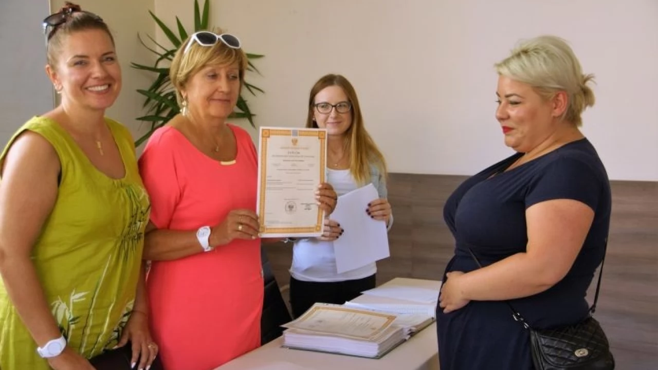 Wysokie loty kolejnych stu absolwentów z CKZ "Nauka". Nowość 2016: "Ogólniak" dla młodzieży z klasą medyczną lub kosmetyczną