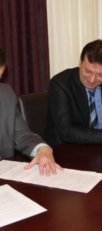 Dokument podpisali: Mirosław Pobłocki, prezydent Tczewa oraz Leszek Łuczak, dyrektor Oddziału Regionalnego w Gdyni Wojskowej Agencji Mieszkaniowej