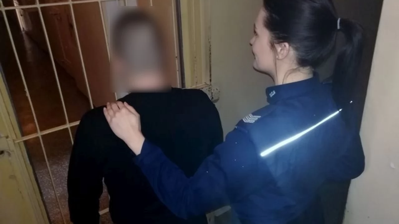 Ukrywał się przed wymiarem sprawiedliwości - zaskoczył go widok policjantów