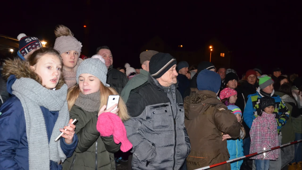Pelplinianie obejrzeli noworoczny pokaz fajerwerków