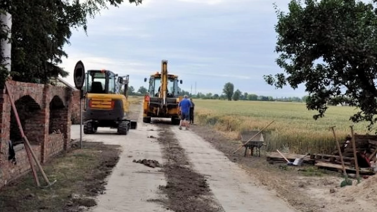 Tczewskie Łąki. Trwają prace związane z utwardzeniem drogi