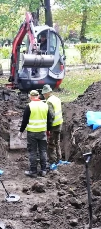 W parku odsłonięto już blisko 90 pochówków