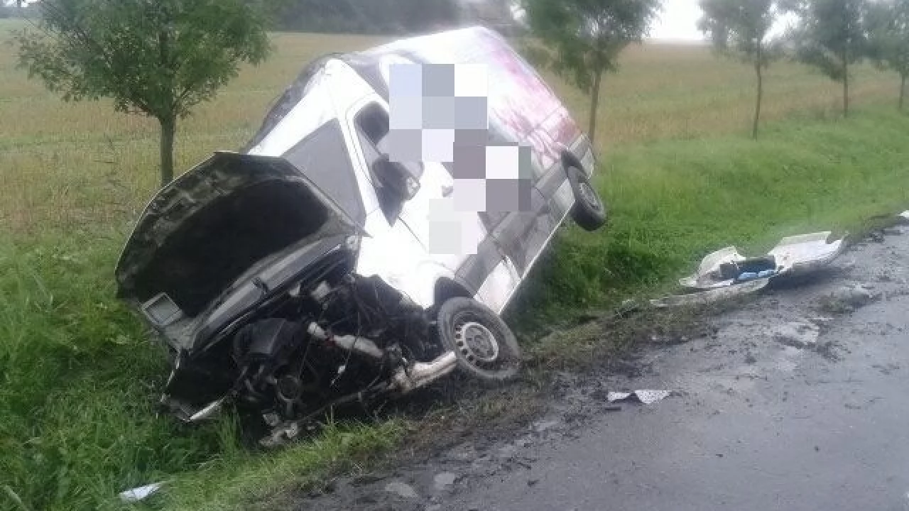 Mercedes dachował na dk 91 - nie żyje kierowca