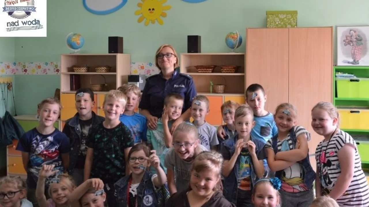 Policjanci rozmawiali z uczniami o wakacyjnym bezpieczeństwie