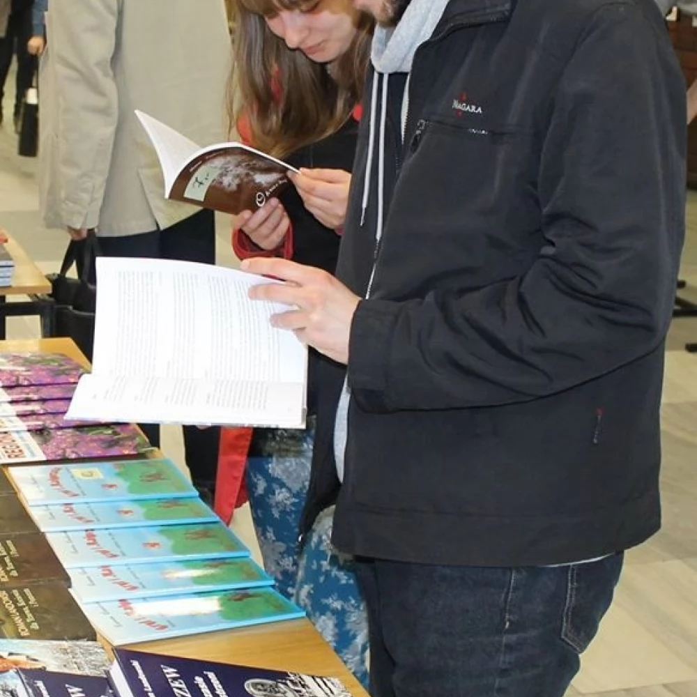 Biblioteka na Kiermaszu książki w Toruniu