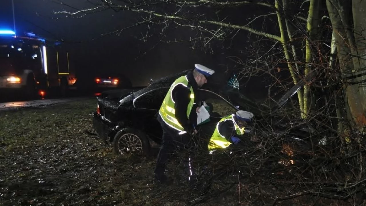 Trwa wyjaśnianie okoliczności tragedii. Kierowca stracił panowanie podczas wyprzedzania?