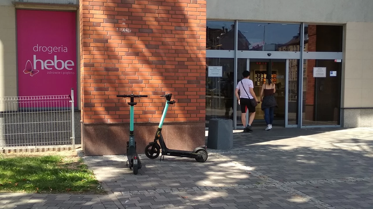 Tczewianie chętnie korzystają z elektrycznych hulajnóg