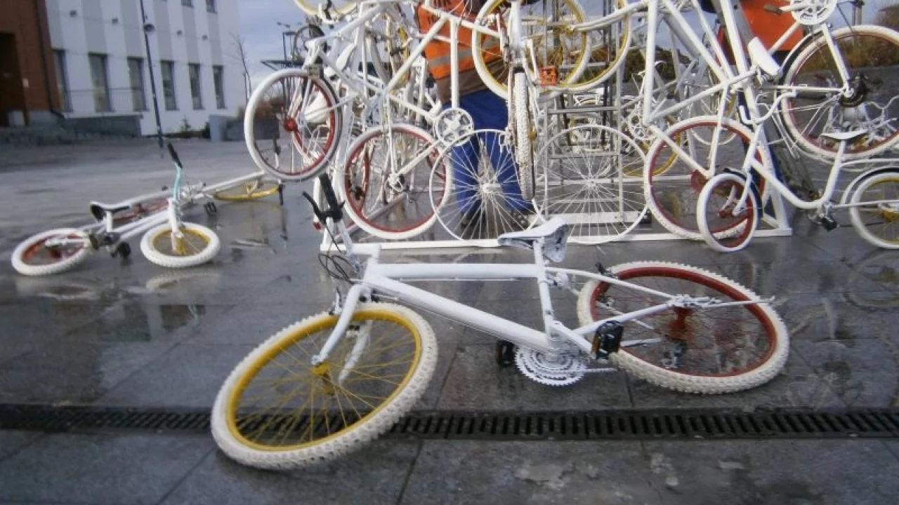 Budowali rowerową choinkę