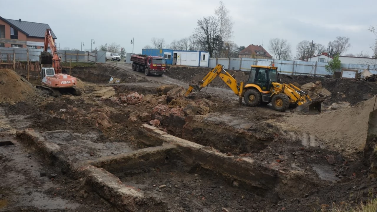 Ul. Zamkowa. Nie średniowieczne ruiny, a XIX-wieczny mur