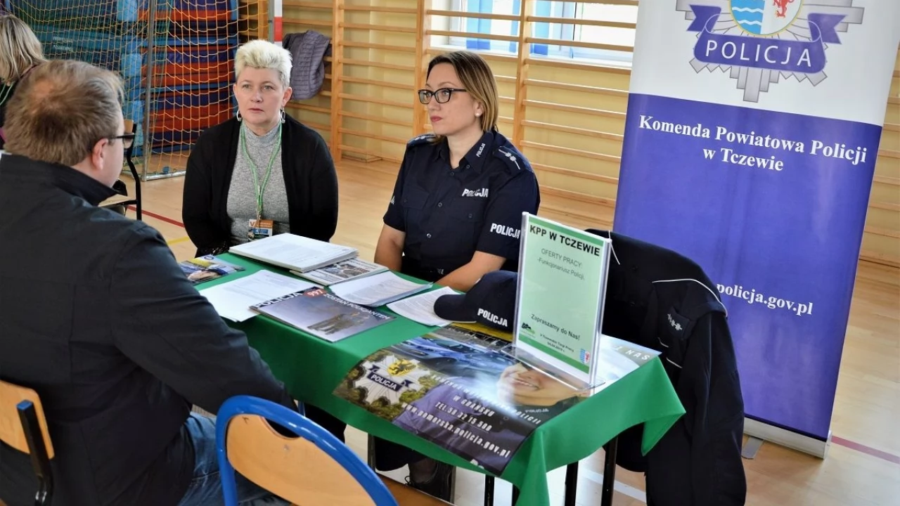 Promowali zawód policjanta na targach pracy