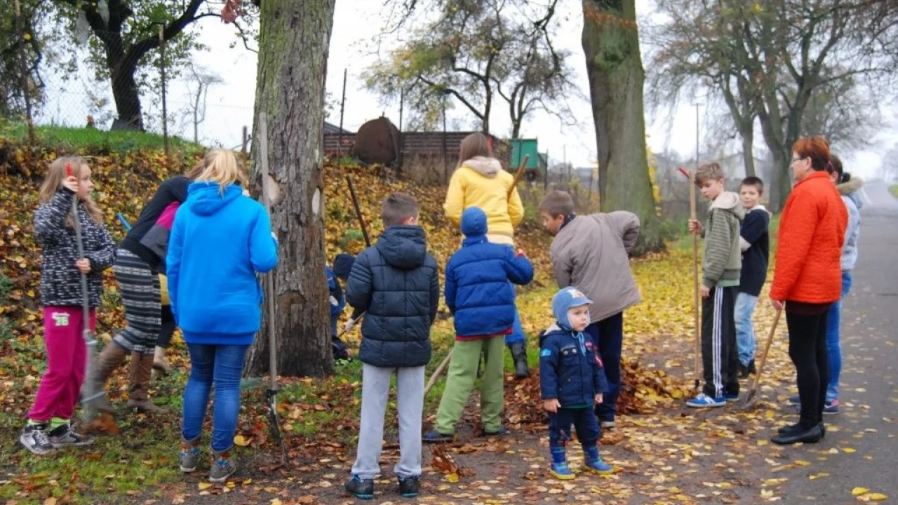 Mieszkańcy wsi Jeleń dbają o miejscowe kasztanowce