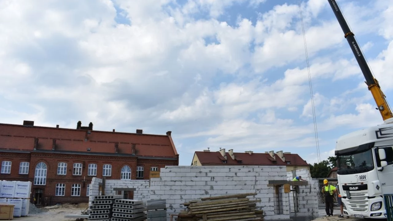 Gniew. Szkoła w budowie