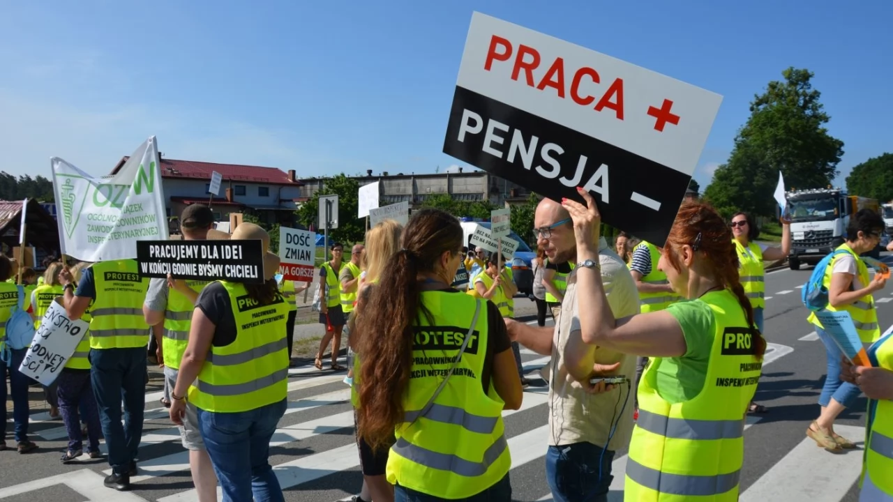 Pracownicy inspekcji weterynaryjnej zablokowali dk 22. Walczą o godne płace