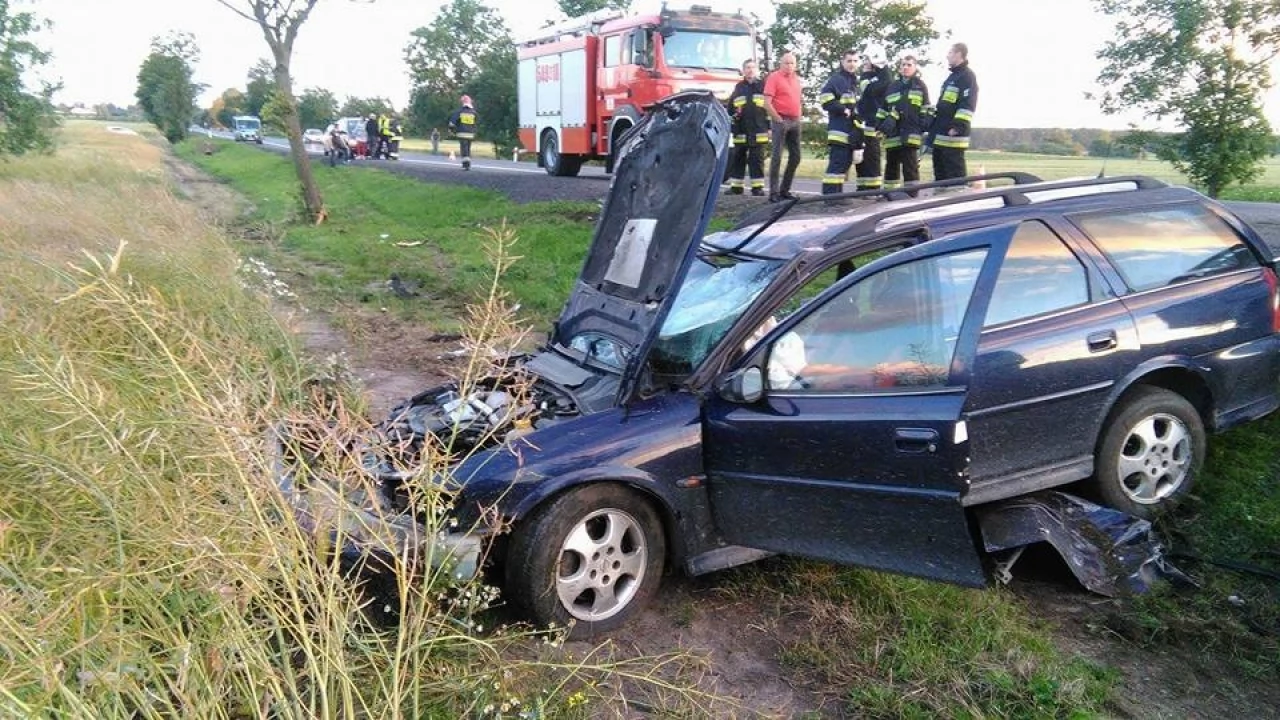 Wyprzedzał i wypadł z drogi - mężczyzna był pijany