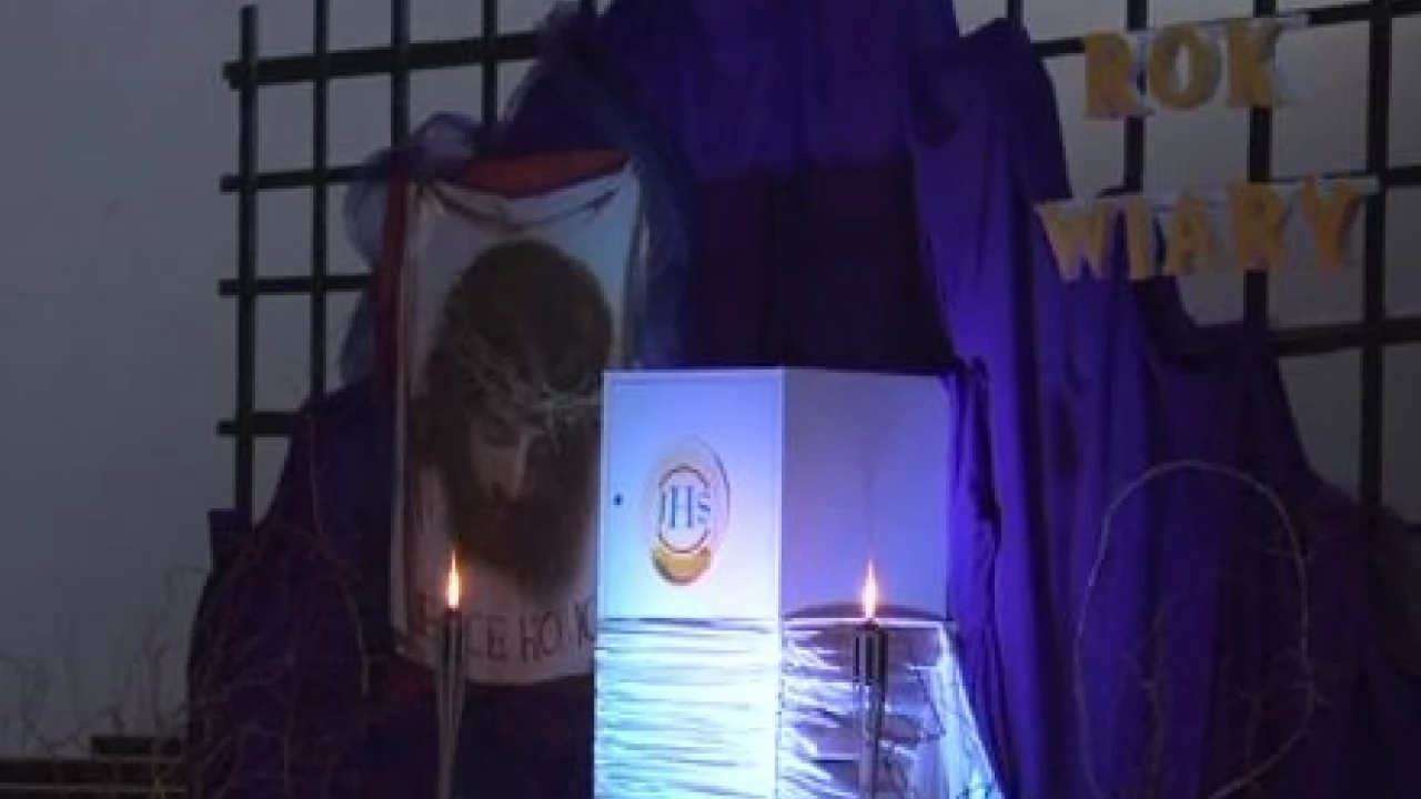 W kościołach celebracja Męki, Śmierci i Zmartwychwstania Chrystusa