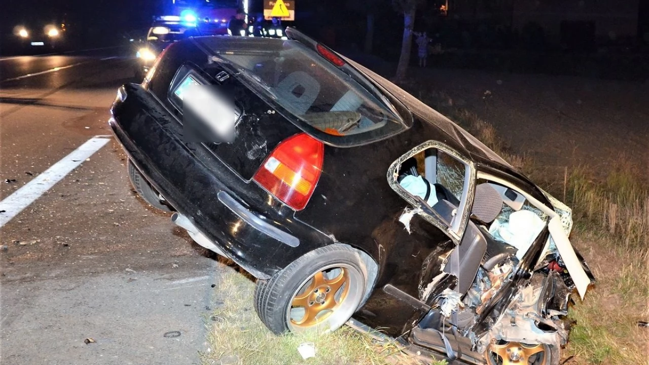 Czołowe zderzenie podczas wyprzedzania. 25-latek stracił prawo jazdy