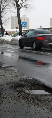 Co roku zima pozostawia podziurawione niczym ser drogi