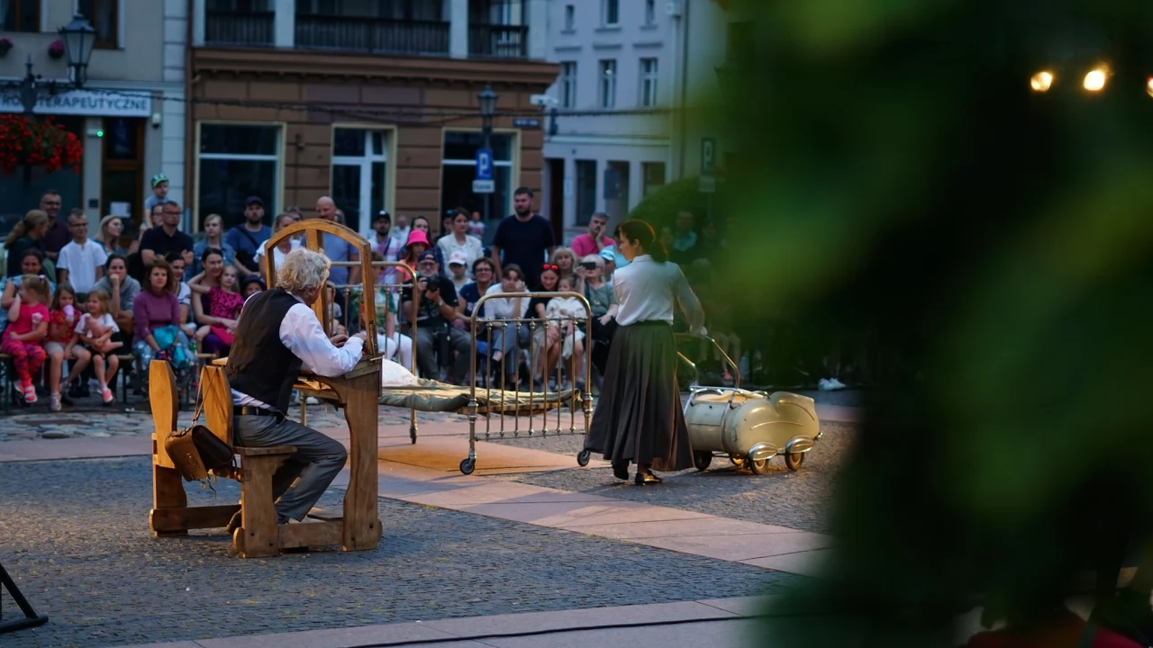 Plac Hallera zamienił się w teatr