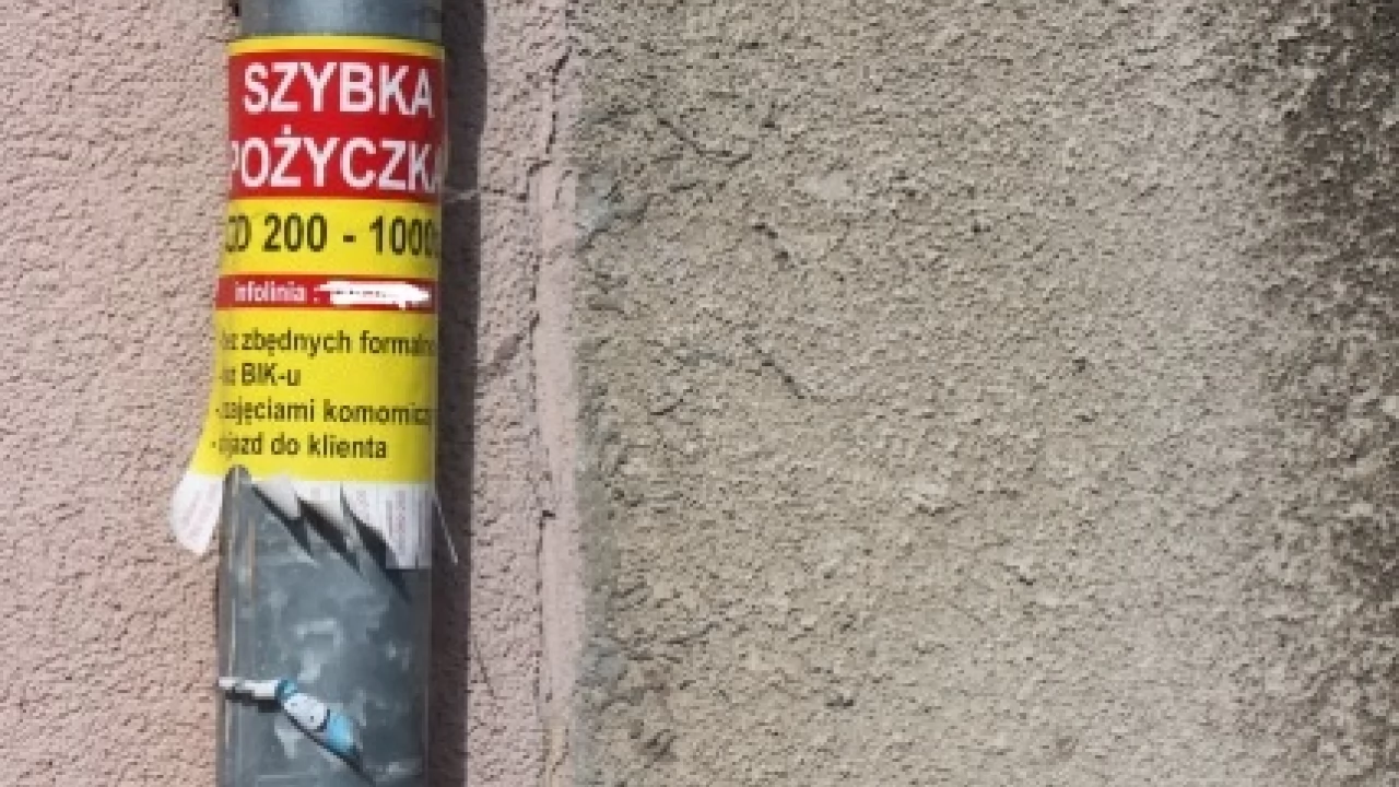 Ulotki ma słupach. "Jako mieszkańcy powinniśmy stanowczo reagować"