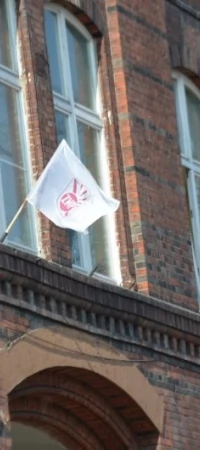 "Piątka" oflagowana na znak nauczycielskiego protestu