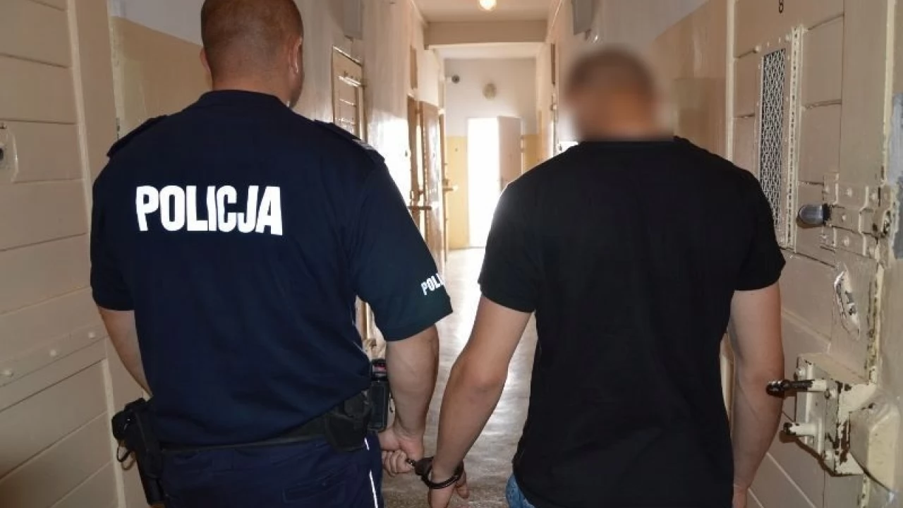 16-latek i 17-latek okradli i dotkliwie pobili starszego mężczyznę