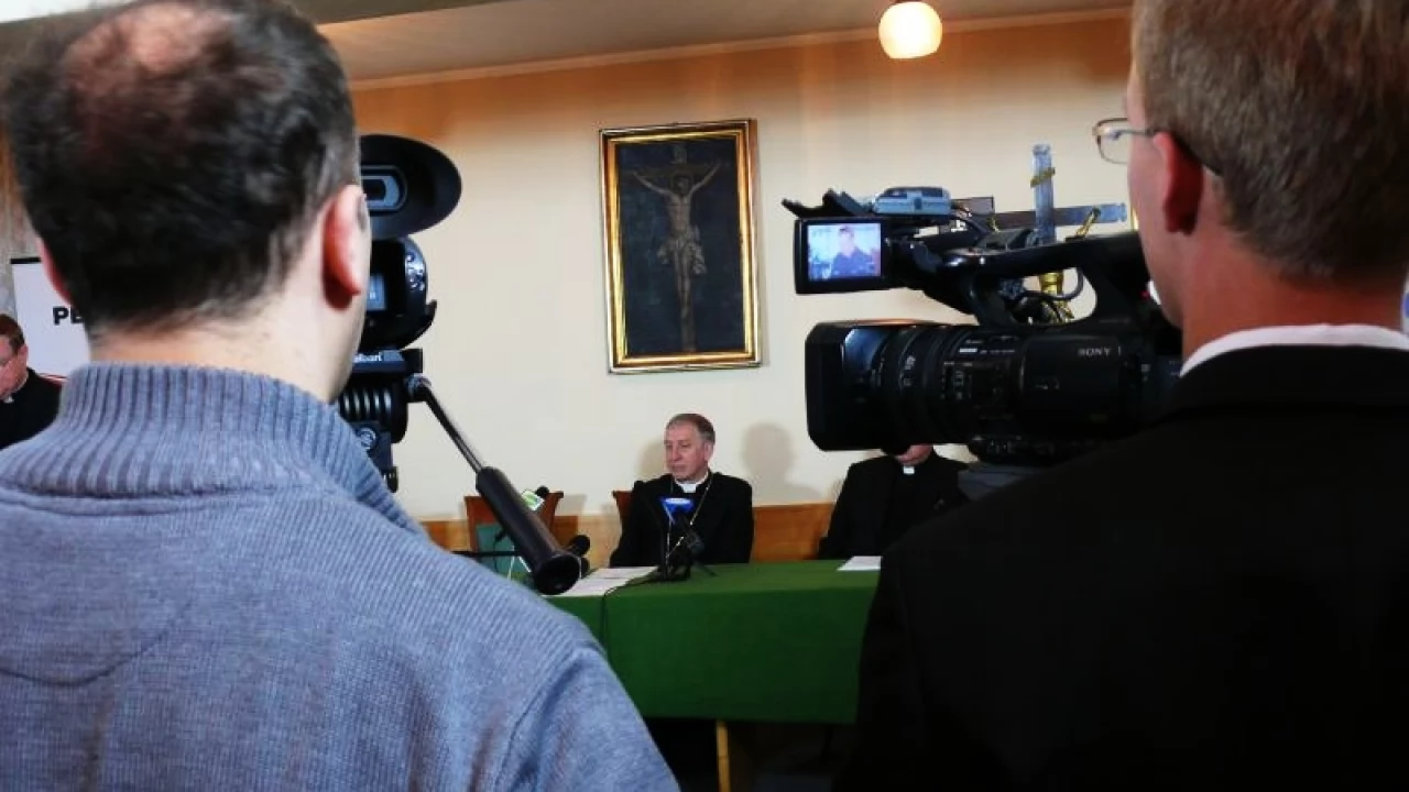 Ks. biskup Ryszard Kasyna spotkał się z dziennikarzami na specjalnej konferencji