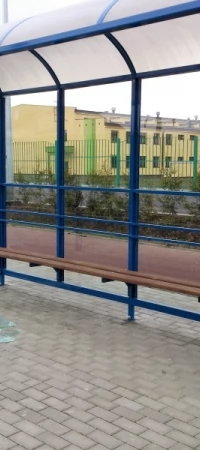 Zniszczona wiata przy alei Kociewskiej