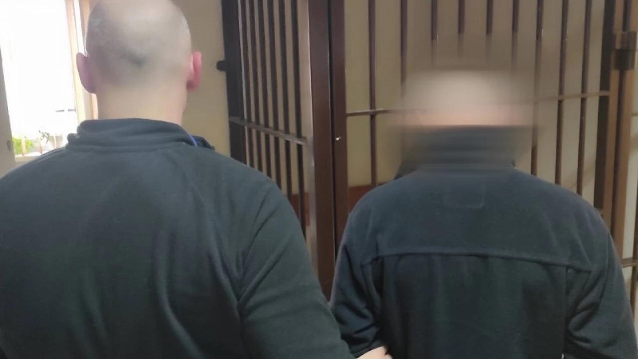 Nerwowo zareagował na widok policjantów. Miał powód