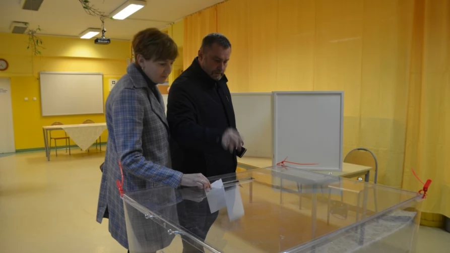 Mirosław Pobłocki głosował w niedzielę wspólnie z małżonką