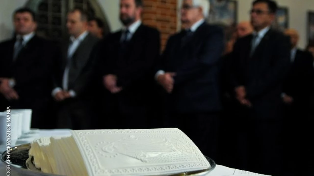 Samorządowcy podzielili się opłatkiem z biskupem