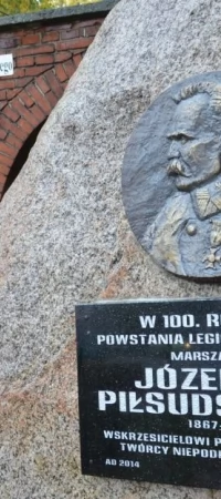 Obelisk poświęcony marszałkowi Józefowi Piłsudskiemu