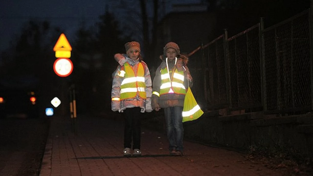 Kolana, dłonie - gdzie lepiej? Na których częściach ciała umieszczać odblaski?