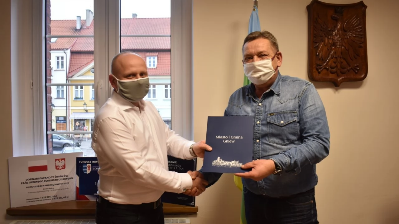 Gmina Gniew podpisała umowę z wykonawcą przebudowy ul. Kapinosa w Gniewie