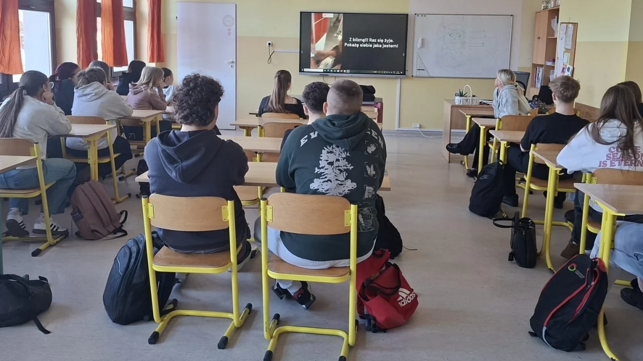 "Bezpieczny nastolatek w świecie cyfrowym" - spotkanie z uczniami w Subkowach