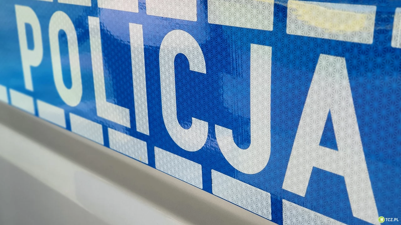 Policja sprawdza, czy nie doszło do znęcania. Kobieta miała ciągnąć psa za samochodem