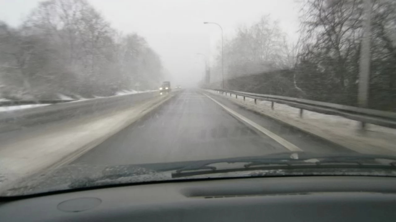 Bardzo trudne warunki na drogach - kto nie musi, niech nie jedzie