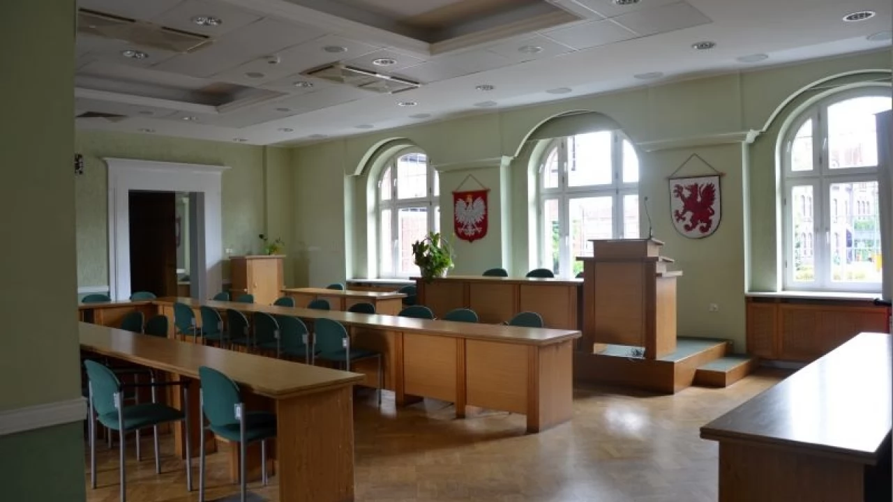 Do niedawna obradowali tam radni, teraz będą się całować nowożeńcy