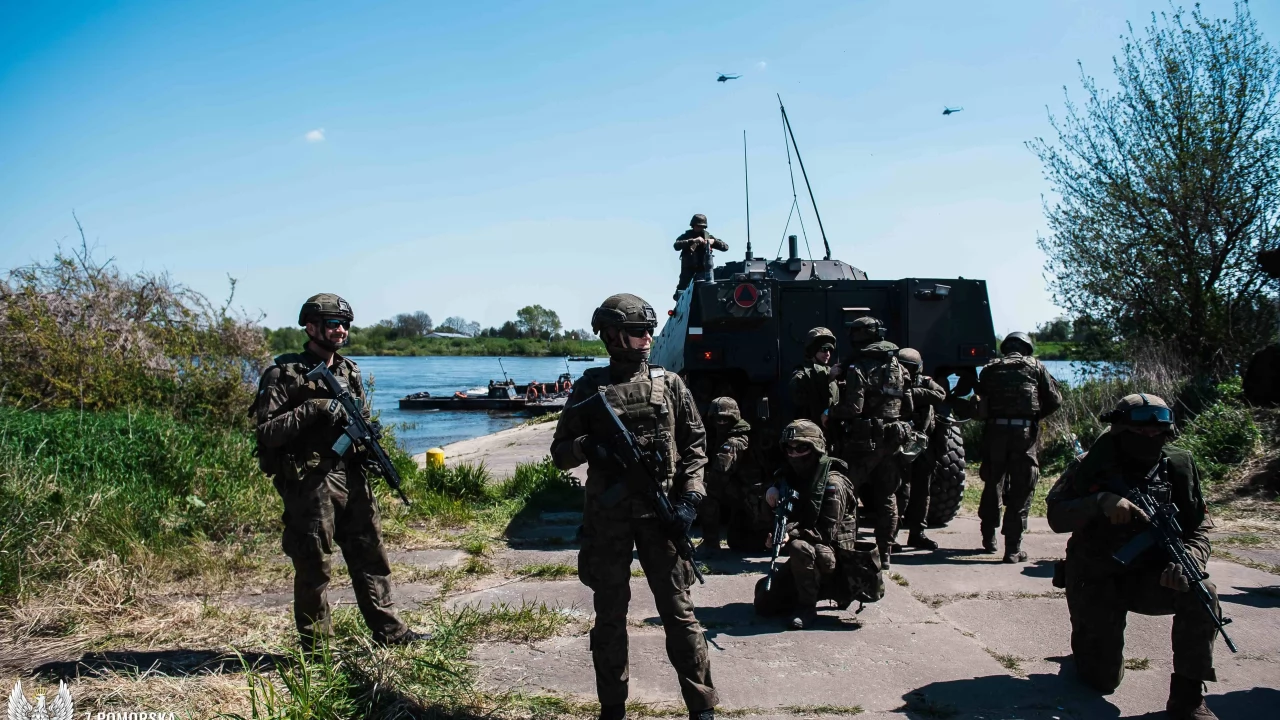 Anakonda-23. Żołnierze przeprawiali się przez Wisłę