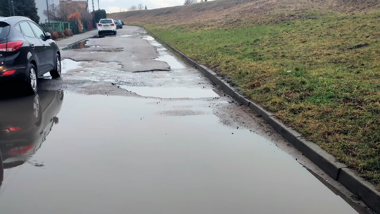 Mieszkańcy ul. Partyzantów czekają na remont. "Stan krytyczny"