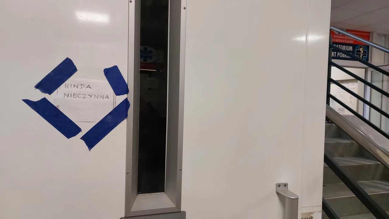 Rehabilitowani pacjenci zwracają uwagę na brak windy