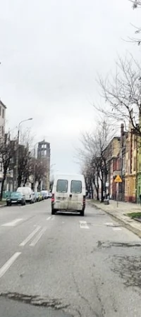Ul. Sobieskiego - jedna z najbardziej dziurowych w mieście - na razie należy do powiatu