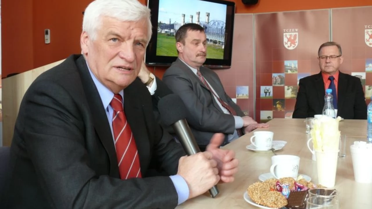 Budżet UE. Europoseł Kozłowski uspokaja "Polska utrzyma swoją pozycję"