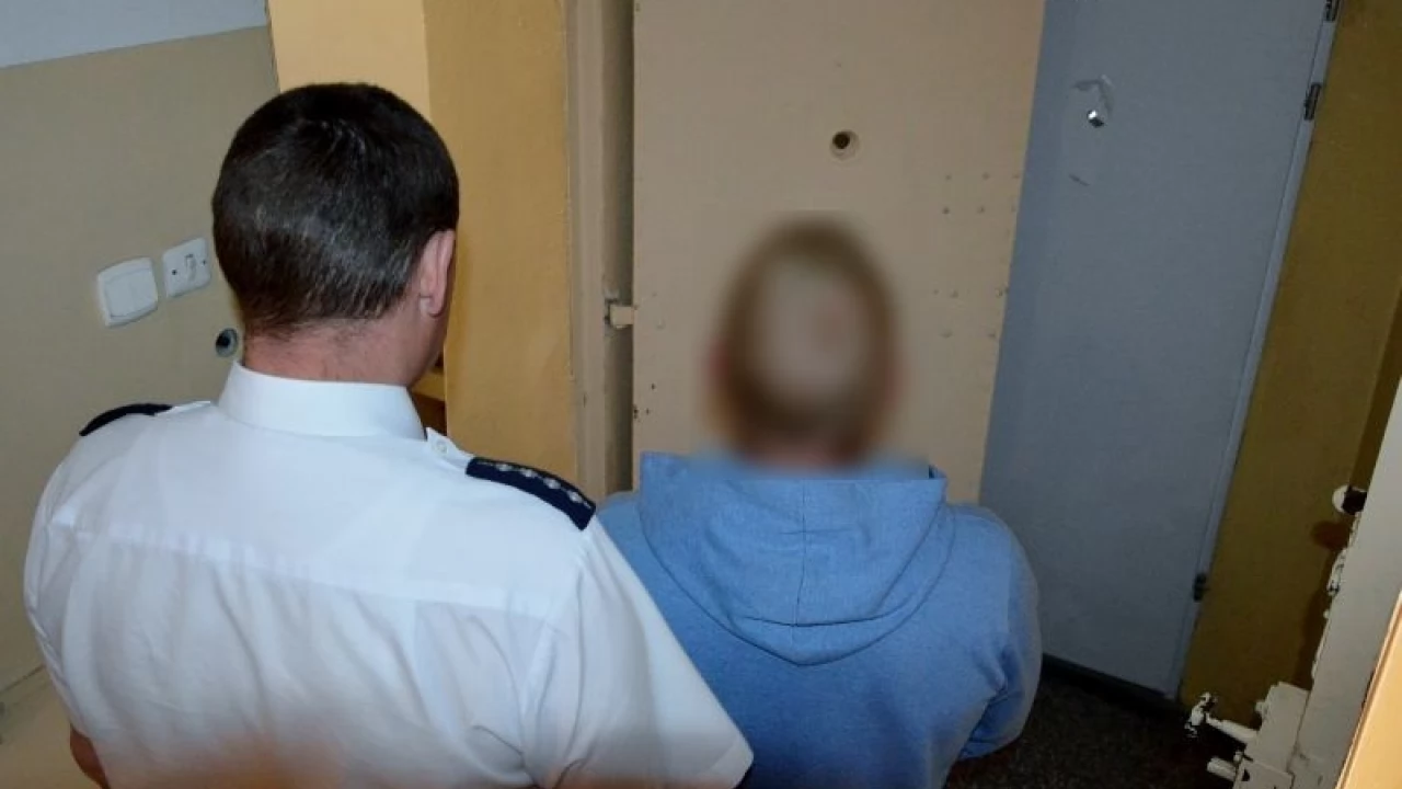 Awanturował się i uszkodził okno w lokalu. Okazało się, że to recydywa