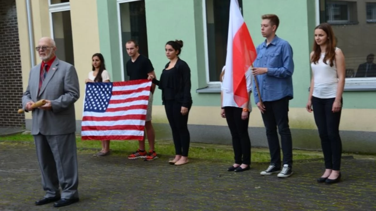 Szlifują angielski pod okiem amerykańsko-polskiej kadry