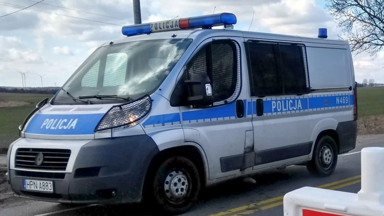 Potrącenie przy SP5. Kierowca cofał i nie zauważył dziecka