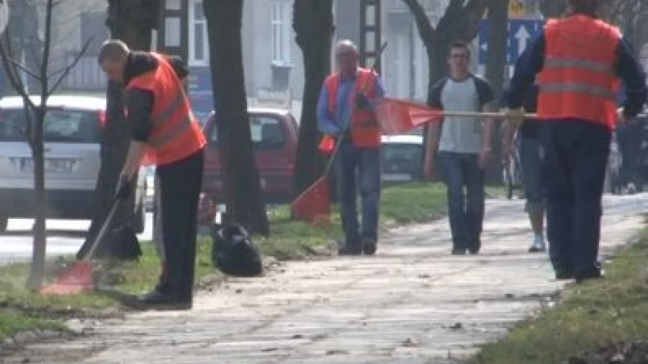 Radny apeluje o uprzątnięcie piachu po zimie