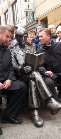 Wspólne czytanie odbędzie się przy ławeczce dedykowanej Romanowi Landowskiemu