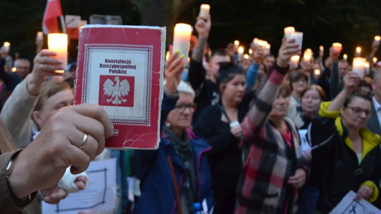 Łańcuch światła z Tczewa w obronie niezależnych sądów